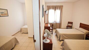 Quadruple Room | Desk, free cribs/infant beds, free WiFi, bed sheets