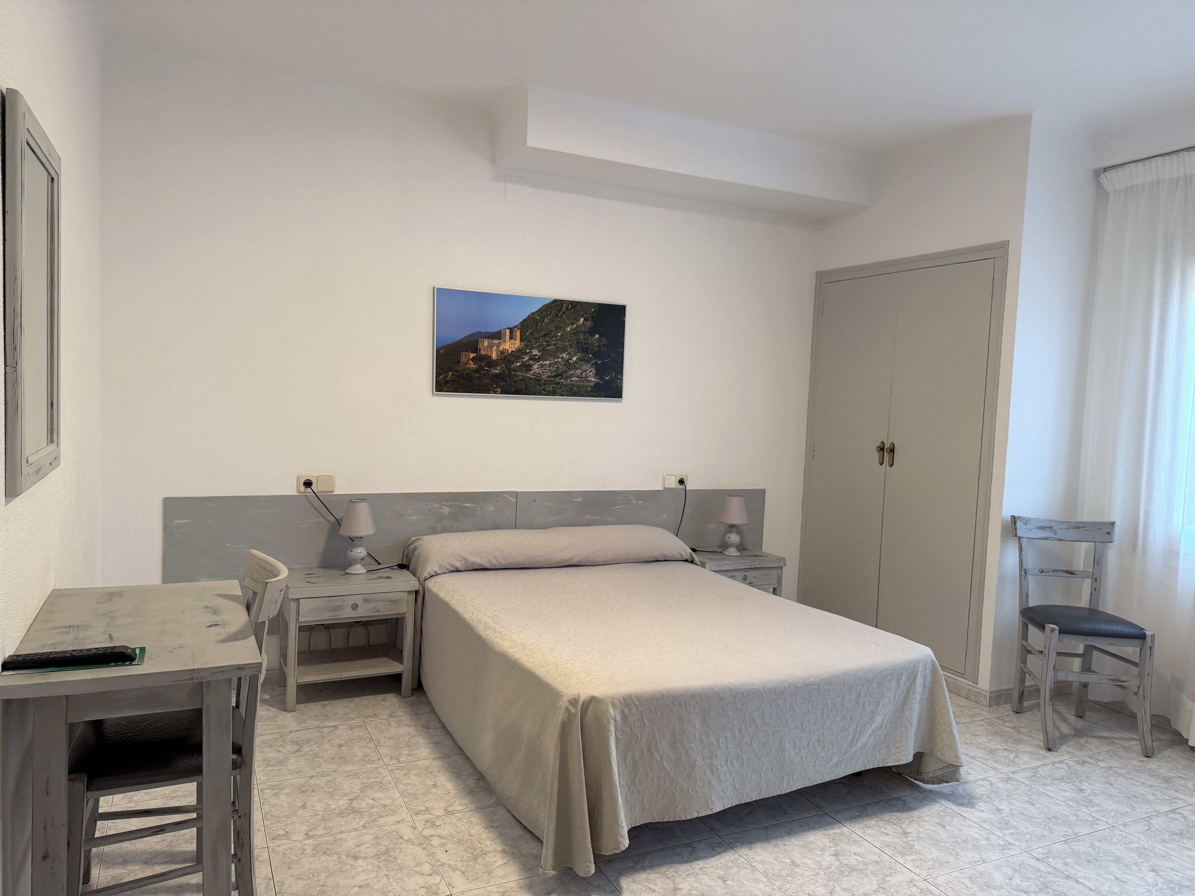 Desk, free cots/infant beds, free WiFi, bed sheets