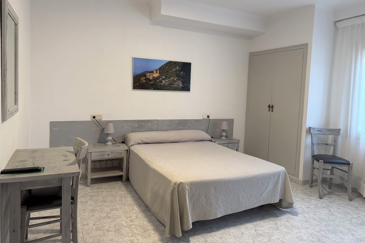 Desk, free cots/infant beds, free WiFi, bed sheets