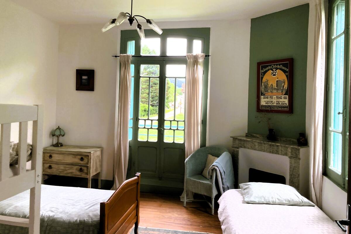 Deluxe Suite | Individually decorated, individually furnished, iron/ironing board