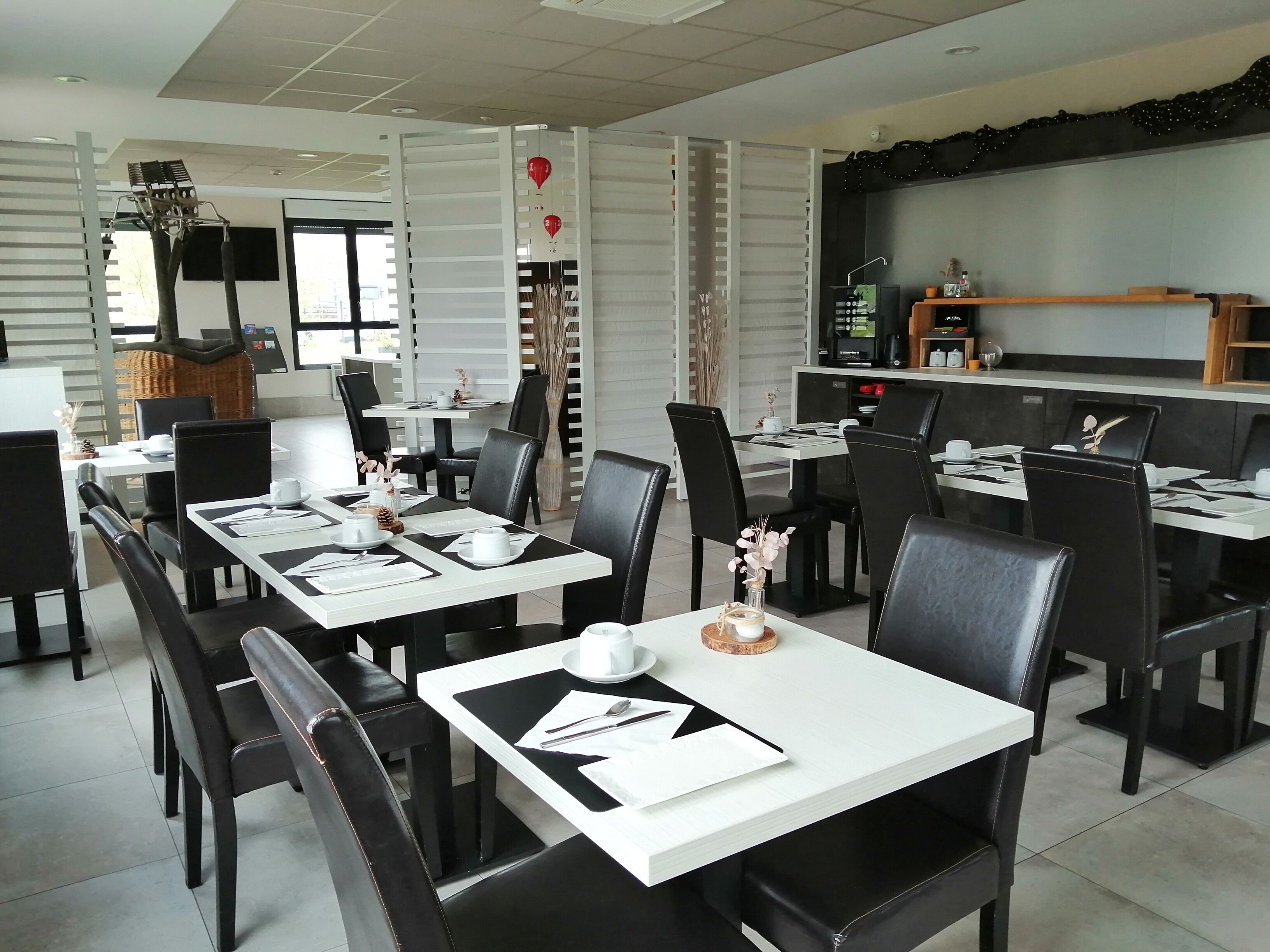 daily continental breakfast (eur 10 per person)