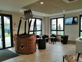 Área de estar no saguão