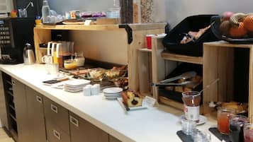 Daily continental breakfast (EUR 10 per person)