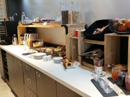 Café da manhã continental todos os dias (EUR 10 por pessoa)