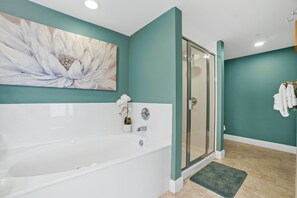 Condo, 3 Bedrooms, Sea View (2533) | Bathroom | Combined shower/bathtub, towels - Emerald Beach Resort by Panhandle Getaways (Panama City Beach)