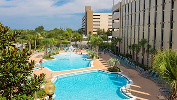 3 piscines extérieures