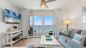 Appartement, 2 slaapkamers, uitzicht op oceaan (1331) | Woonruimte | Een televisie