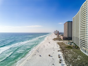On the beach - Emerald Beach Resort by Panhandle Getaways (Panama City Beach)