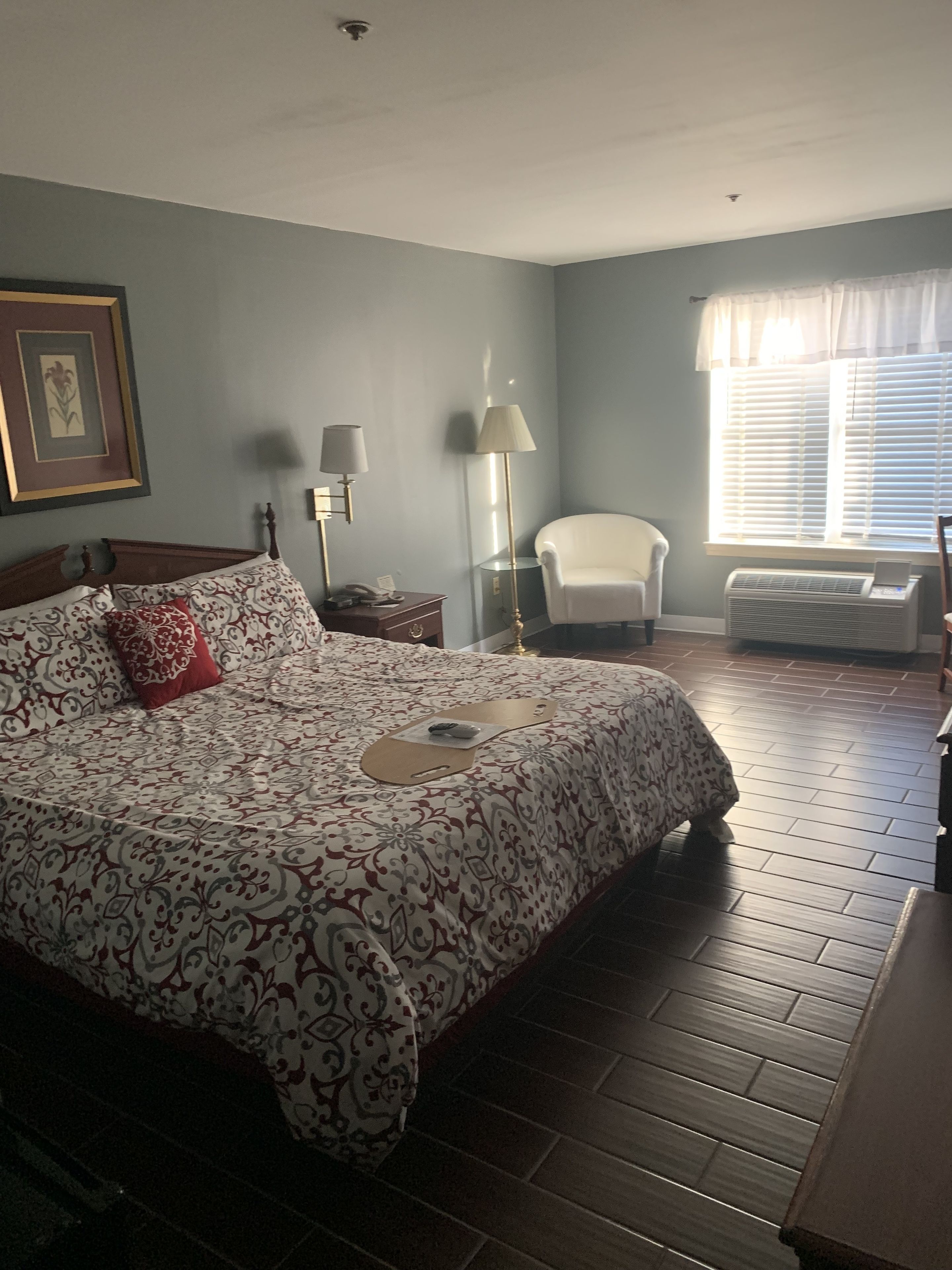 standard room, 1 king bed, city view | 1 bedroom, desk, iron/ironing board, free wifi