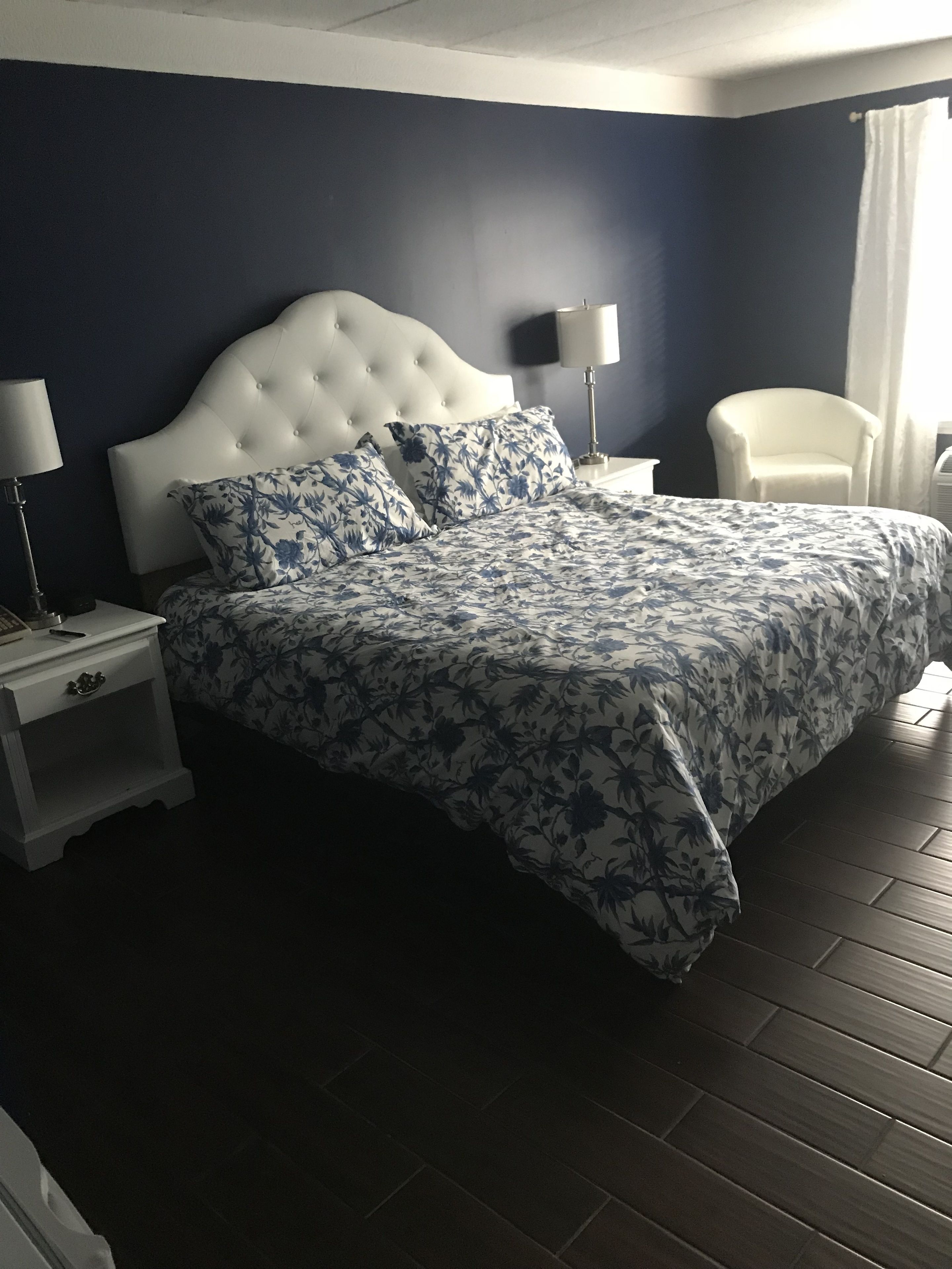 standard room, 1 king bed, city view | 1 bedroom, desk, iron/ironing board, free wifi