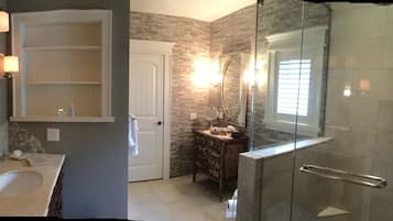 Romantic Room, 1 King Bed, Private Bathroom, Garden View (Deer Trail) | Bathroom | Shower, rainfall showerhead, free toiletries, hair dryer