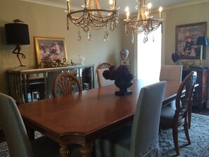 Desayuno completo gratuito y diario