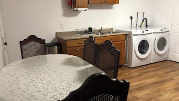 Family Apartment, 2 Bedrooms | In-room dining