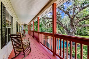 Room, 2 Twin Beds, Shared Bathroom (2 XL Twin Beds - #6) | Terrace/patio