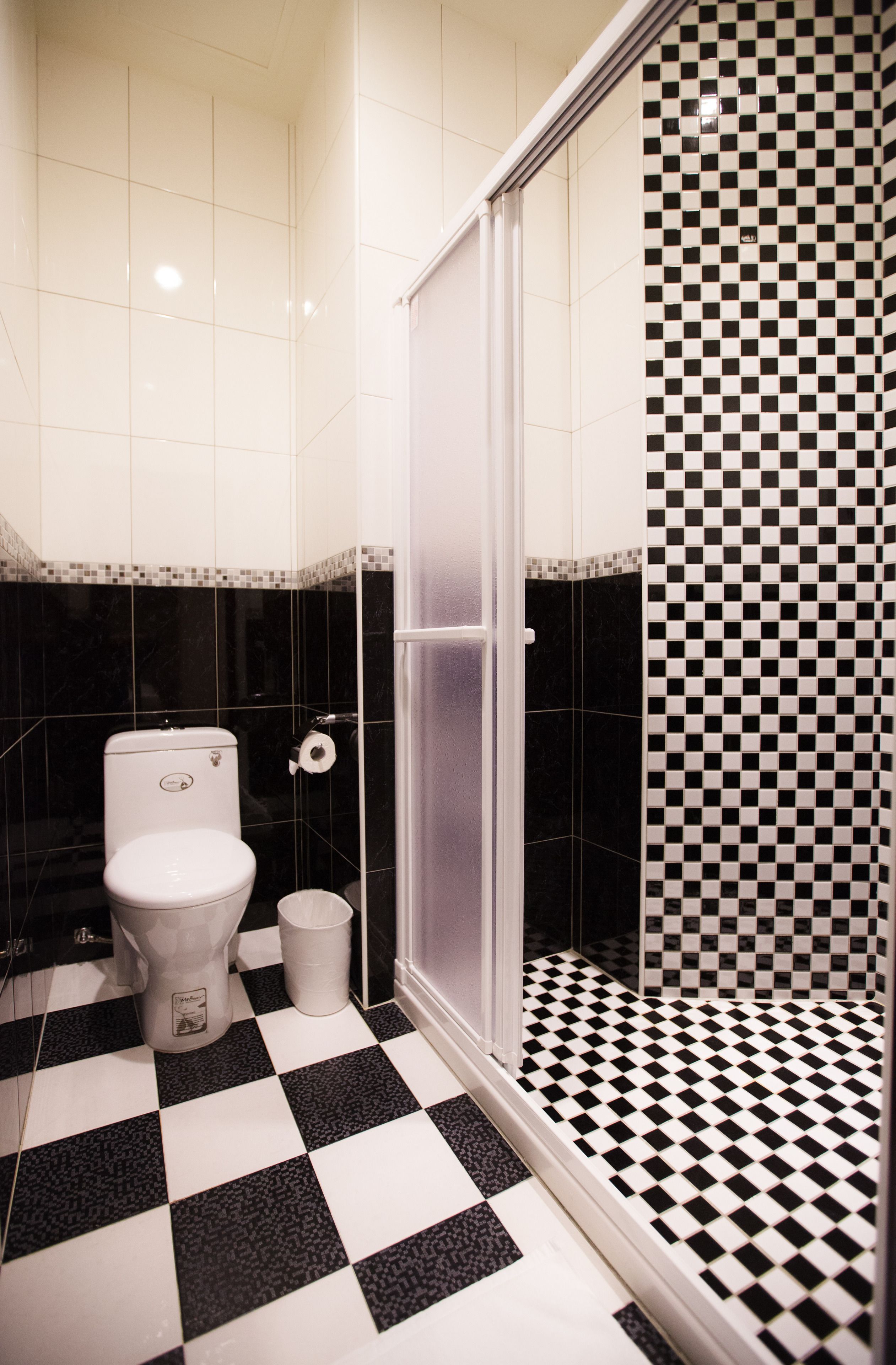 business double room, 1 queen bed | bathroom | shower, hair dryer, slippers, towels