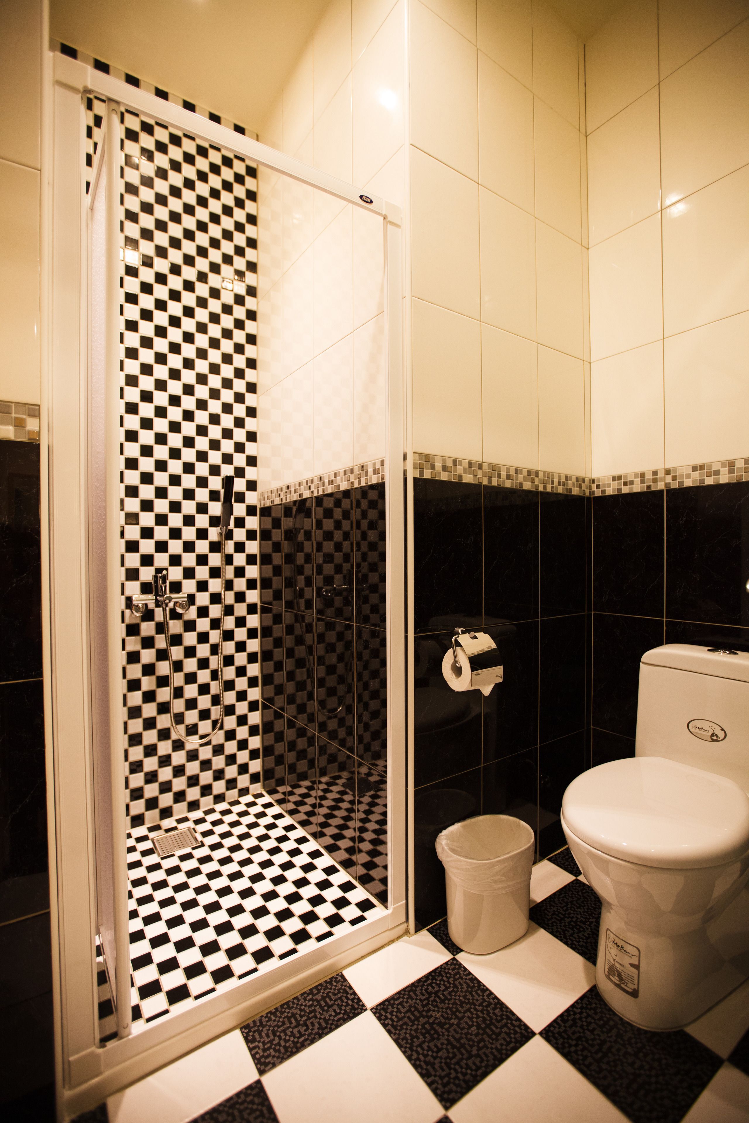 business twin room, 2 single beds | bathroom | shower, hair dryer, slippers, towels