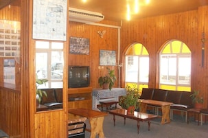 Área de estar no saguão