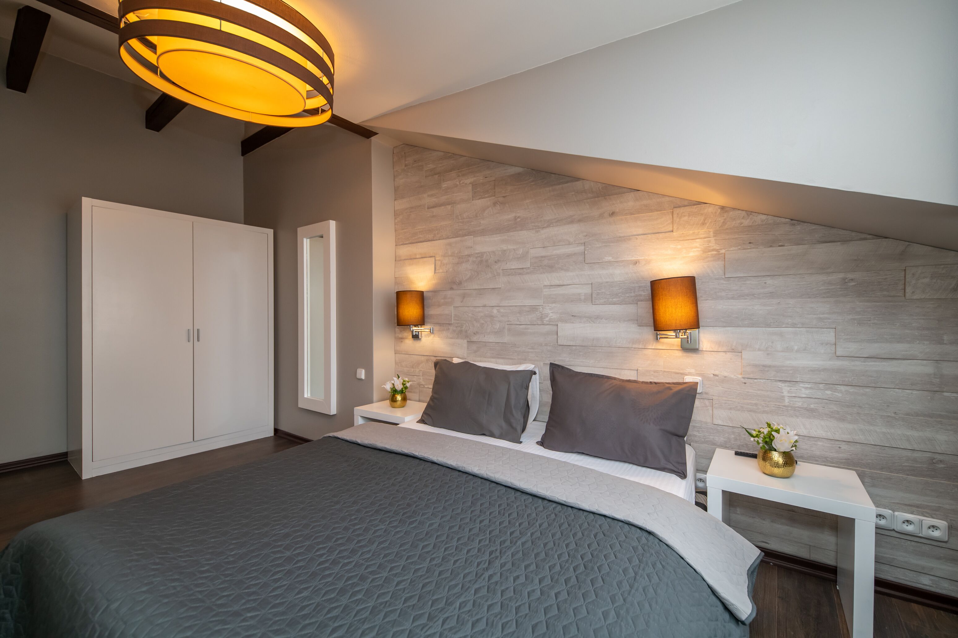 deluxe apartment (two bedrooms) | hypo-allergenic bedding, in-room safe, desk, blackout curtains