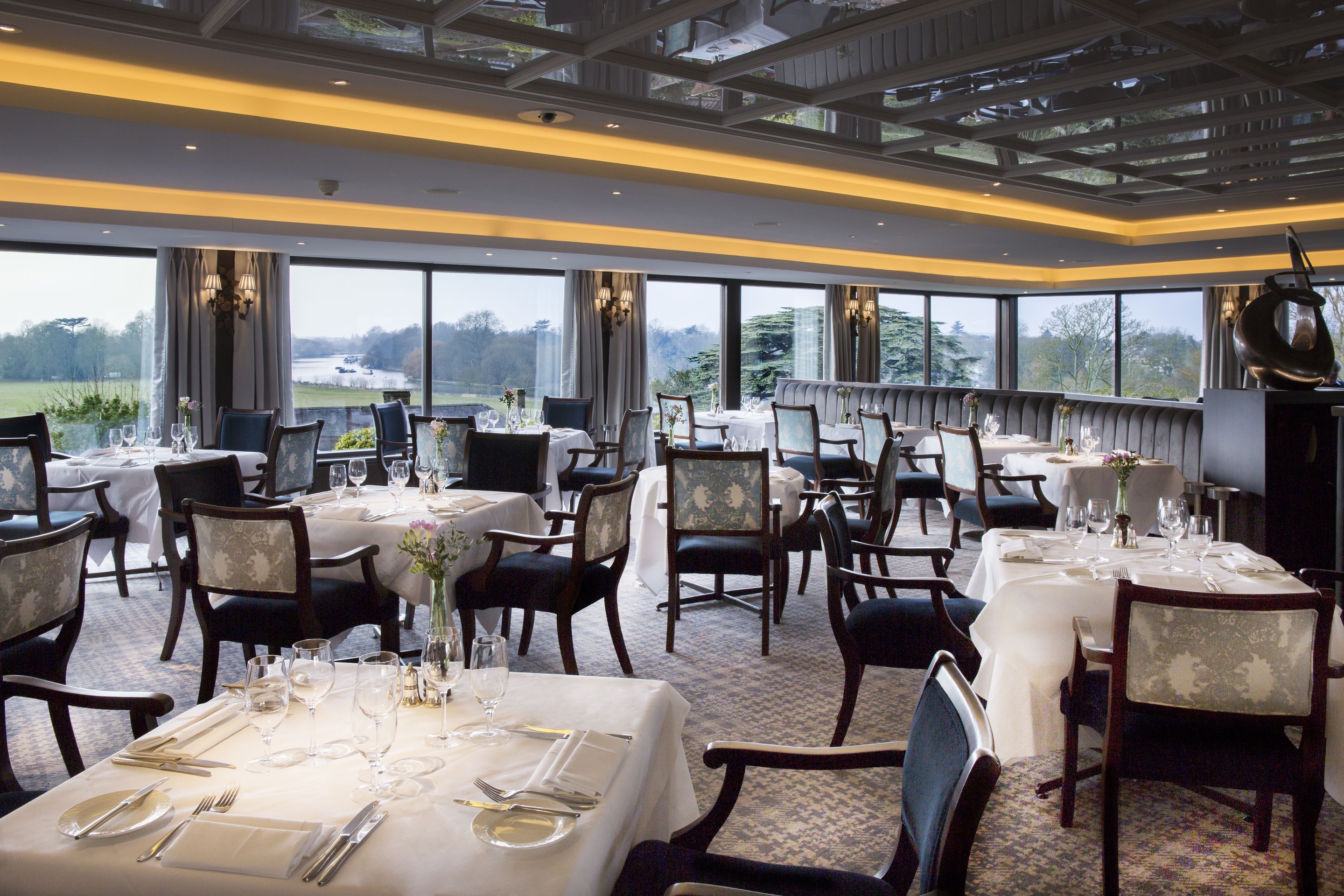 breakfast, lunch and dinner served