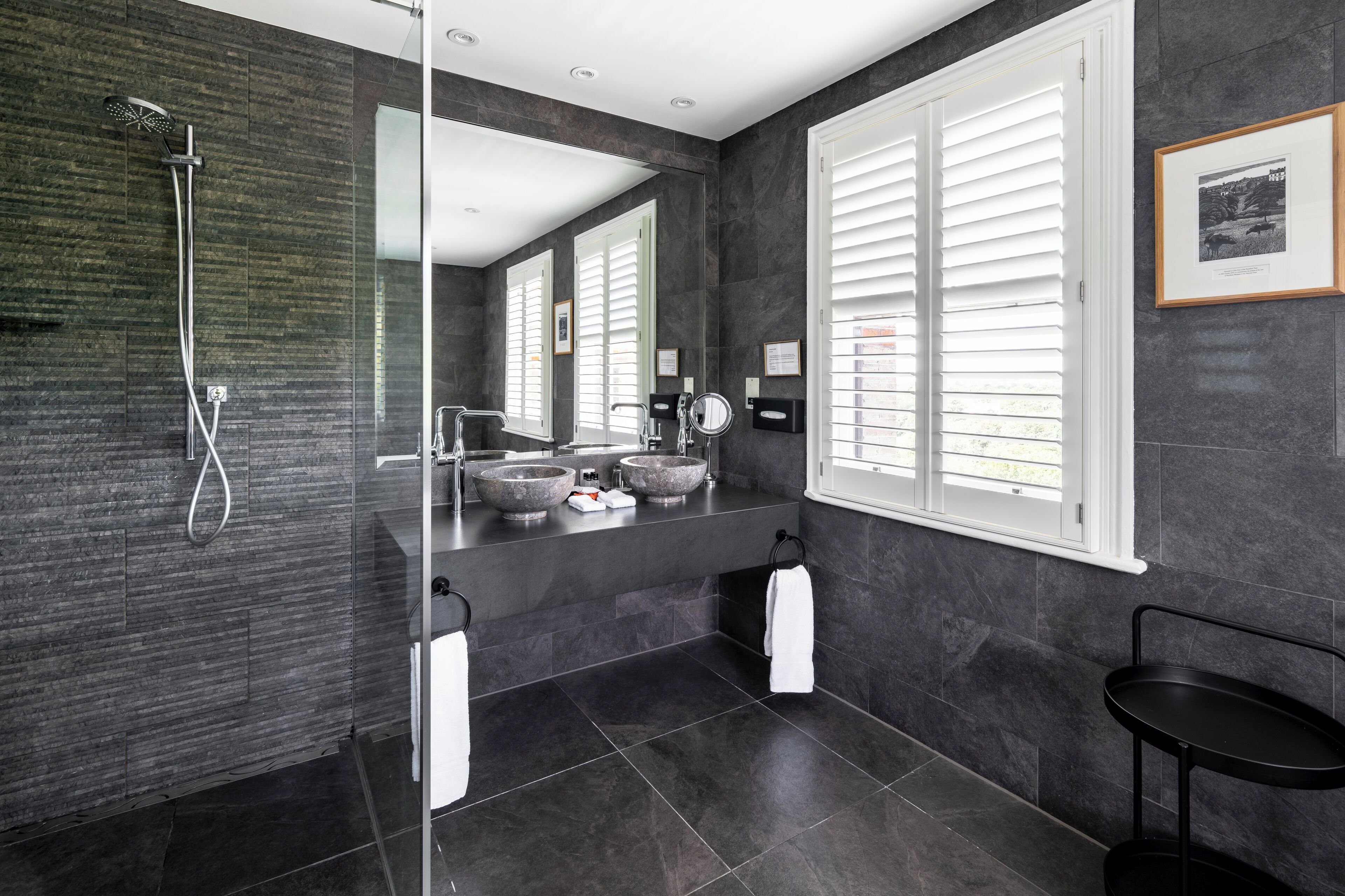 Duplex Signature, 1 très grand lit | Salle de bain | Ensemble baignoire-douche, articles de toilette (gratuits)