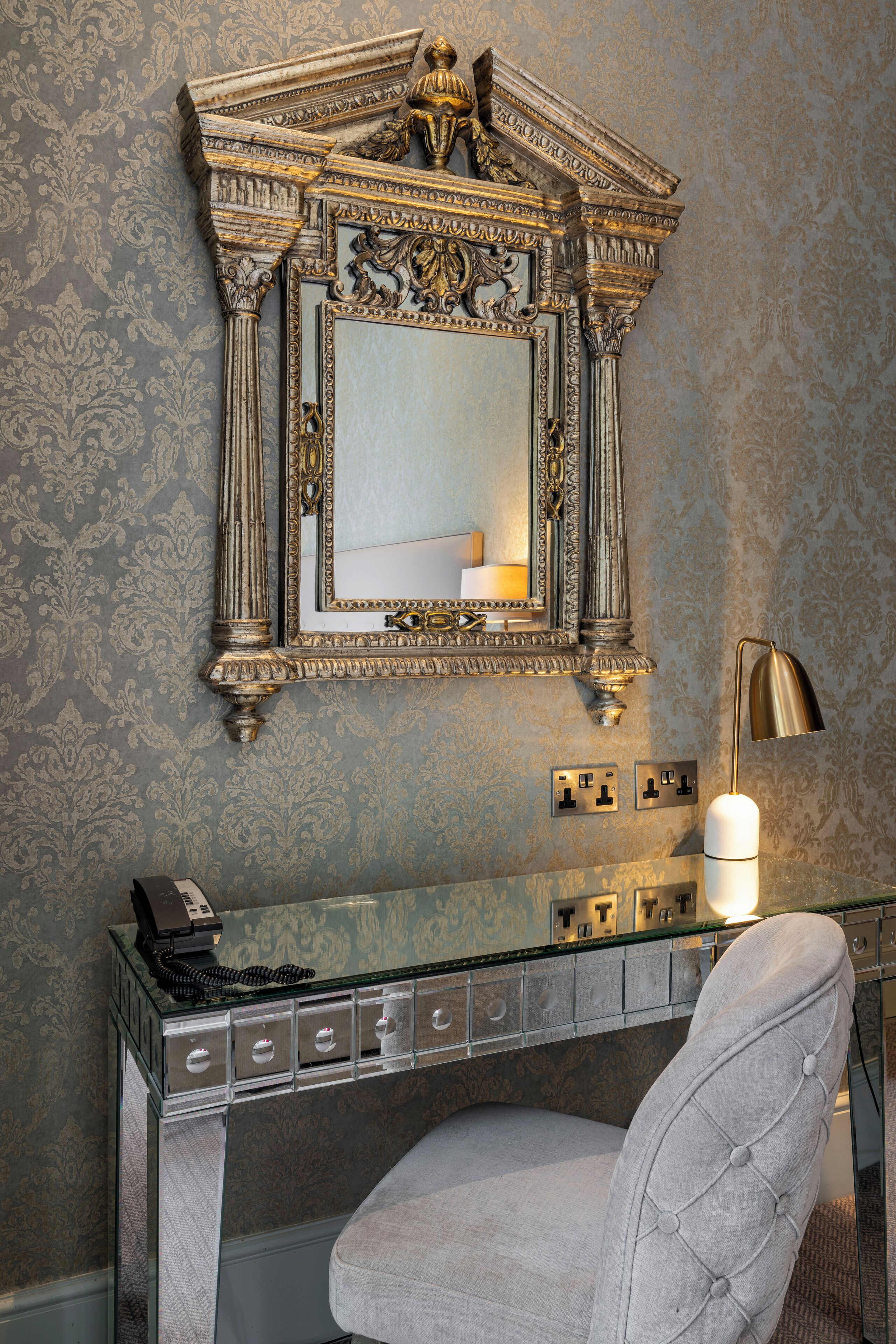 deluxe room, 1 double bed | 1 bedroom, premium bedding, in-room safe, iron/ironing board