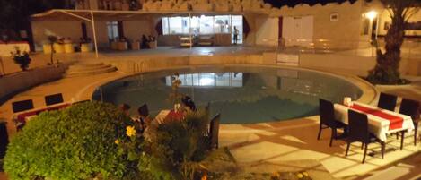 Outdoor pool, pool umbrellas, sun loungers