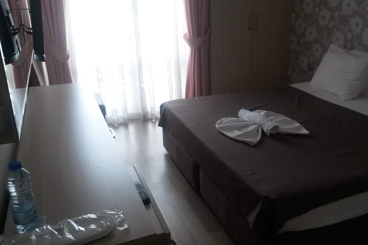 Een bureau, gratis babybedden, extra bedden, gratis wifi