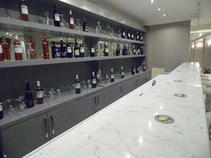 Bar (trong khuôn viên)