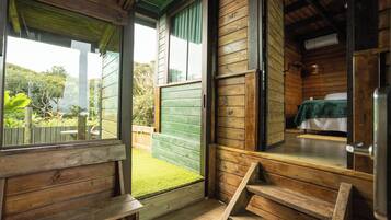 Bangalô luxo | 1 quarto, frigobar, cofres nos quartos, cortinas blackout