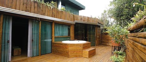 Familie huisje | Woonruimte | Een 20-inch televisie met satellietzenders