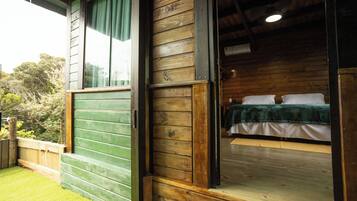 Bangalô luxo | 1 quarto, frigobar, cofres nos quartos, cortinas blackout