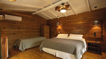 Habitación triple familiar | 1 habitación, minibar y caja de seguridad en la habitación