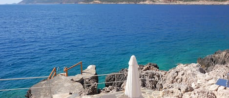 Spiaggia privata, un bar sulla spiaggia