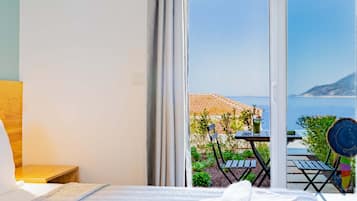 Artículos del minibar gratis y caja de seguridad en la habitación