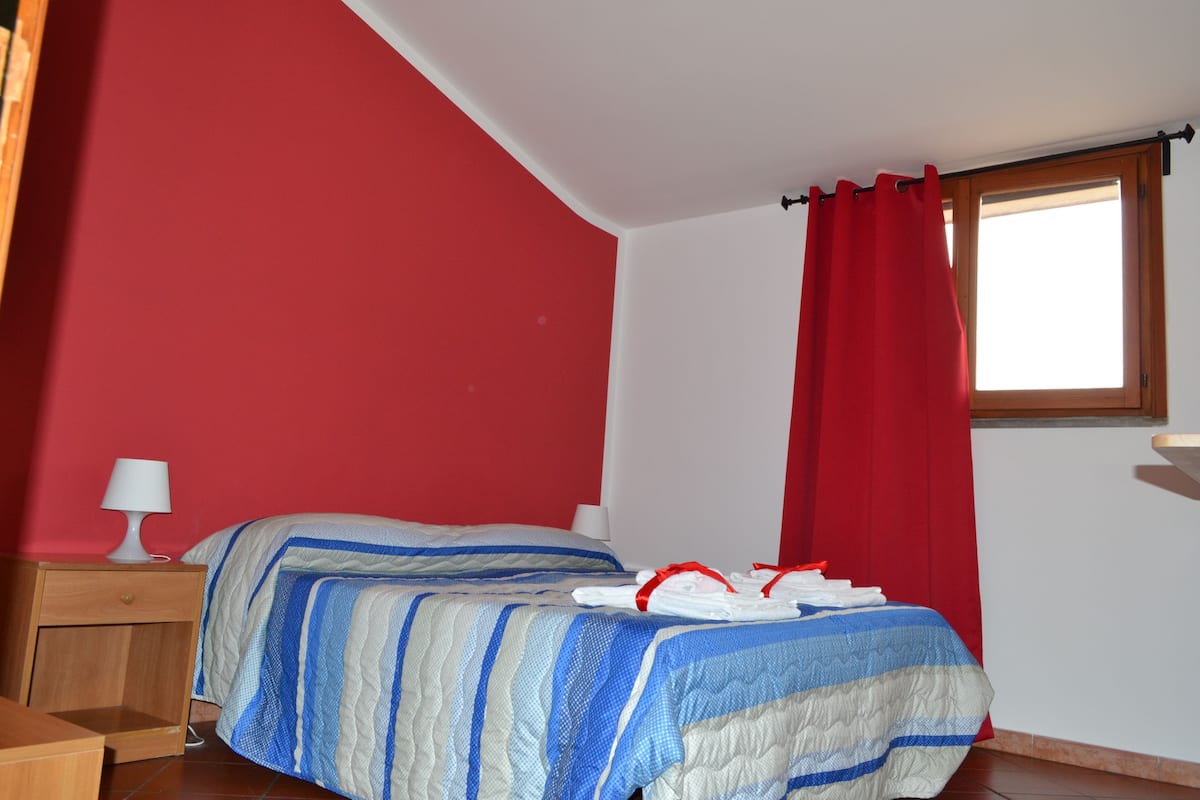Chambre Double, 1 lit double, salle de bains attenante