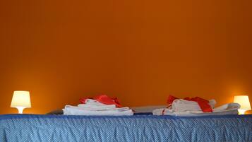 Habitación doble, 1 cama matrimonial, baño en la habitación | Escritorio y wifi gratis