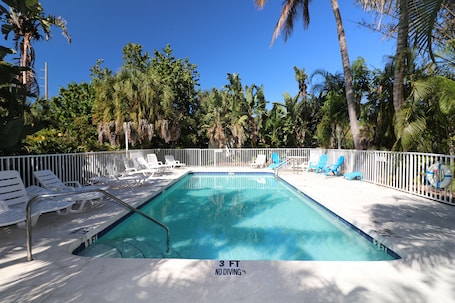 Outdoor pool. Grove City Motel