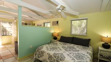 1 dormitorio, escritorio, espacio para trabajar con un portátil