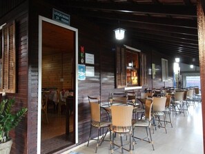 朝食 (ビュッフェ)、毎日提供 (無料)