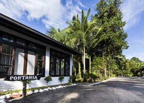 Lobby sitting area - Pousada de Pesca e Lazer Camury (Garuva)