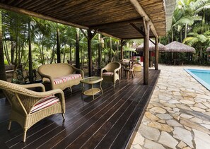 Outdoor pool, sun loungers - Pousada de Pesca e Lazer Camury (Garuva)