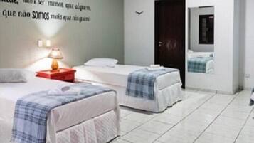 Quarto quádruplo | Frigobar, individualmente decorados, individualmente mobiliados
