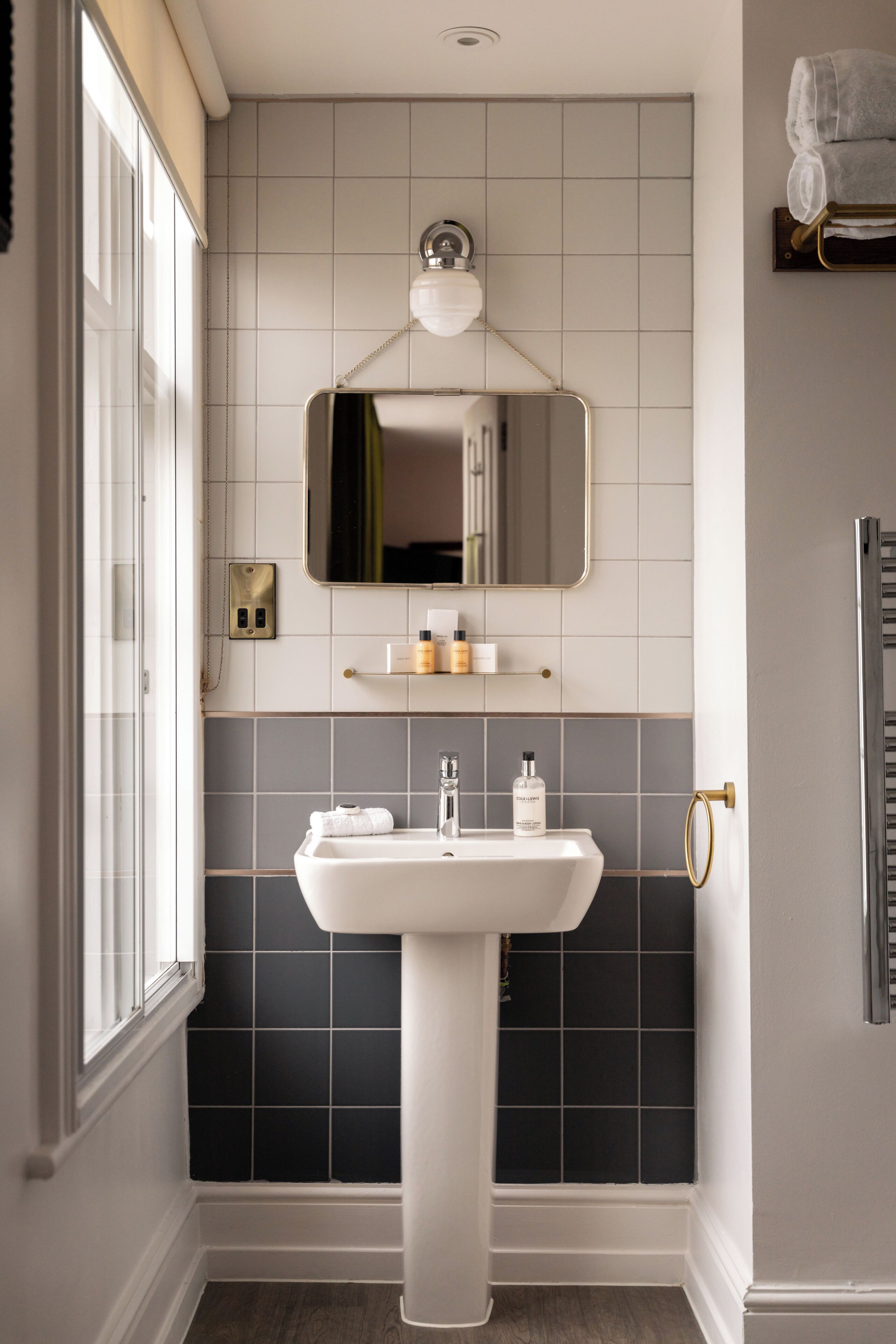 Classic Double Room | Bathroom | Shower, free toiletries, hair dryer, bathrobes