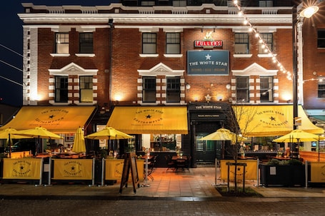 Terrace/patio. The White Star Tavern