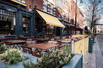 The White Star Tavern