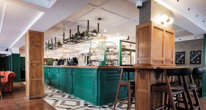 The White Star Tavern