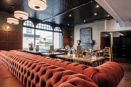 The White Star Tavern