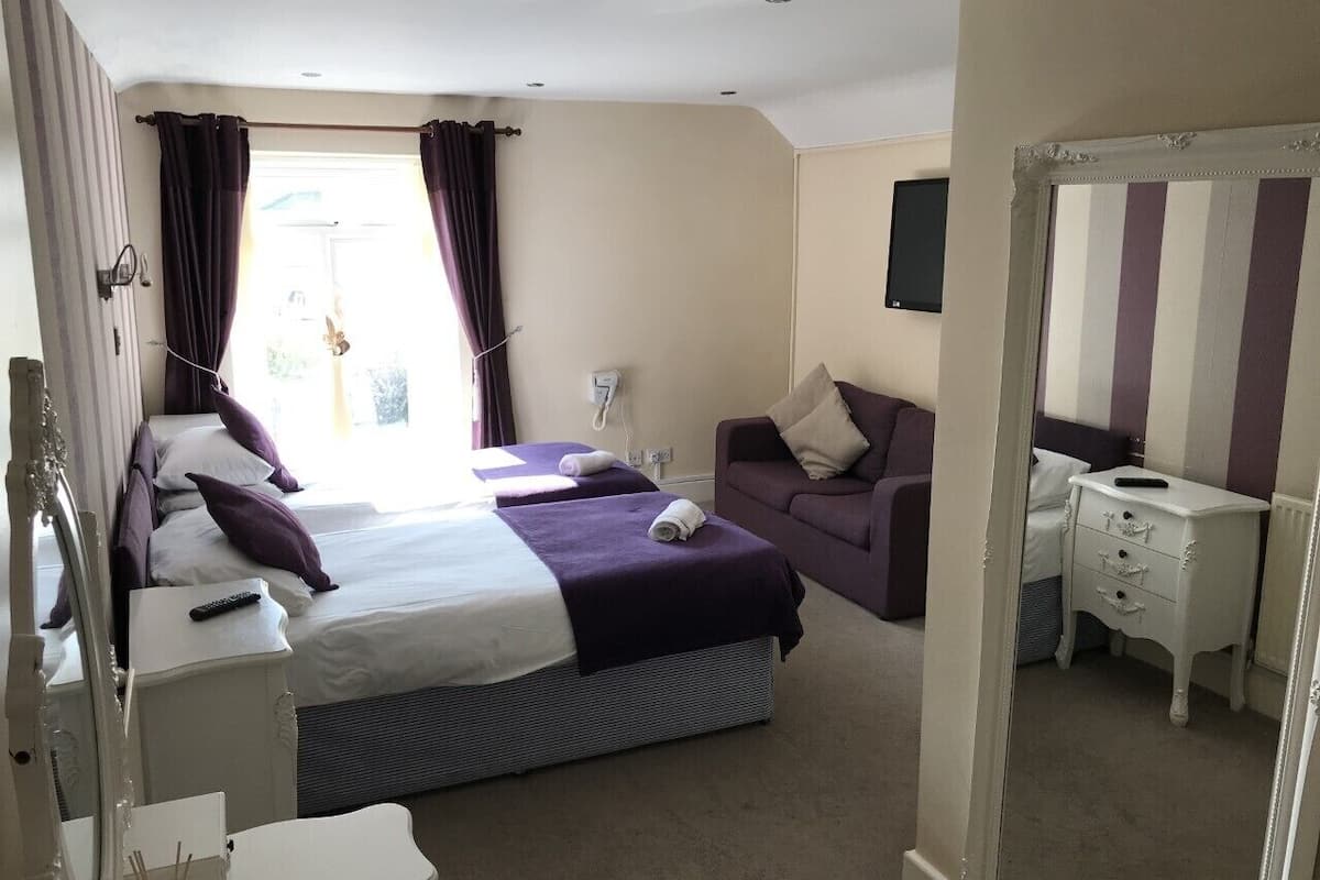 Twin Room (Room 3) | Individually decorated, bed sheets