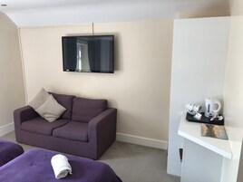 双床房 (Room 3) | 特色装修、床单