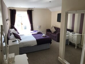 Twin Room (Room 3) | Individually decorated, bed sheets